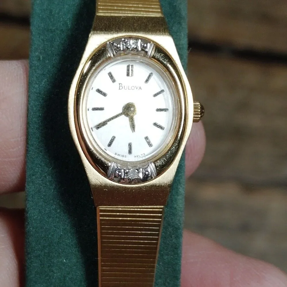 Vintage Bulova Women's Quartz Gold Tone Watch Box Never Used *Engraved